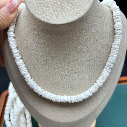 Natürliche weiße Muschelperlen – Unregelmäßige flache Scheiben für DIY-Schmuck, Boho-Spacer, ca. 60cm Strang, Strandstil Heishi Perlen