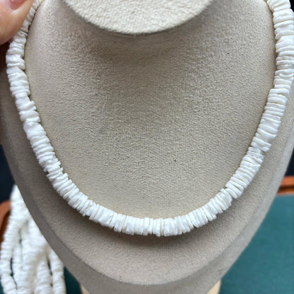 Natürliche weiße Muschelperlen – Unregelmäßige flache Scheiben für DIY-Schmuck, Boho-Spacer, ca. 60cm Strang, Strandstil Heishi Perlen
