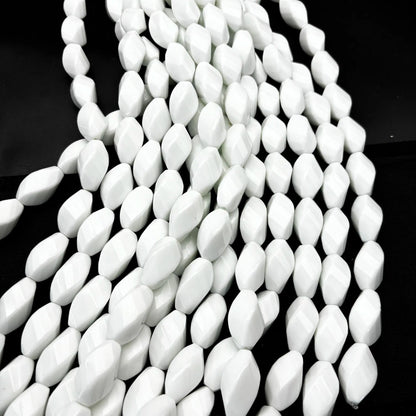 Natürliche weiße Achat Perlen, große facettierte ovale Edelsteine mit Mittelbohrung, polierter Strang für DIY Schmuckherstellung