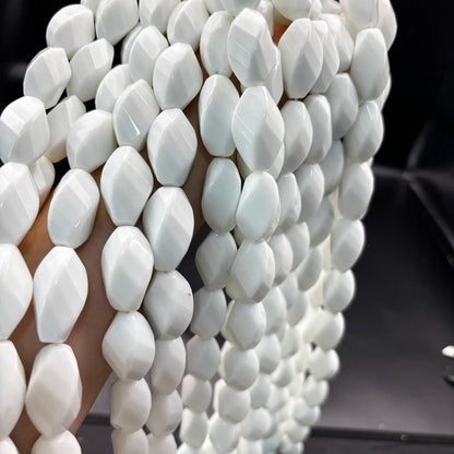 Natürliche weiße Achat Perlen, große facettierte ovale Edelsteine mit Mittelbohrung, polierter Strang für DIY Schmuckherstellung