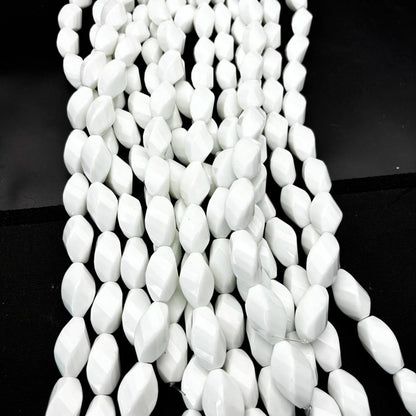 Natürliche weiße Achat Perlen, große facettierte ovale Edelsteine mit Mittelbohrung, polierter Strang für DIY Schmuckherstellung
