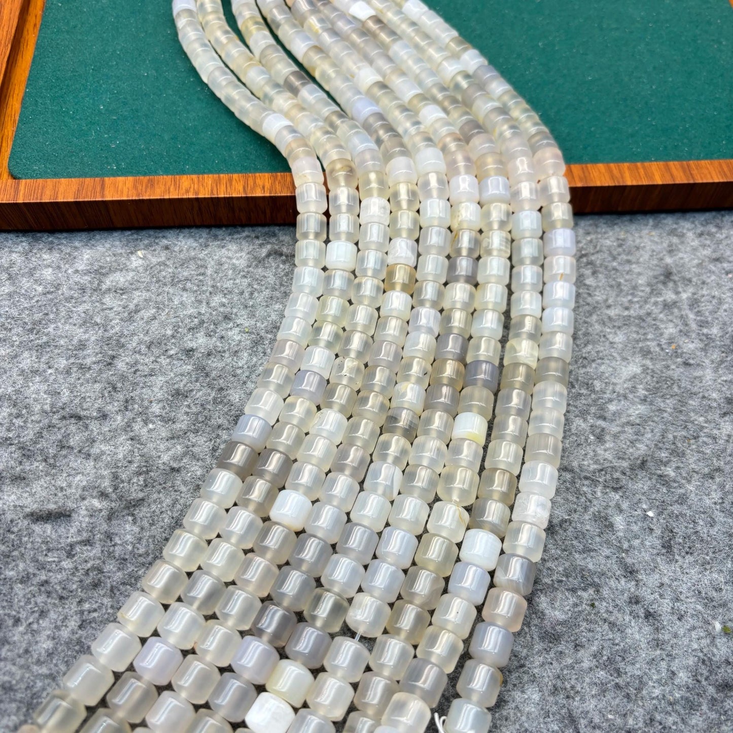 Weiße Achat Heishi Perlen, natürliche Edelsteinrädchen für DIY Schmuck, glänzende Rondelle Perlenstränge für Armbänder & Halsketten