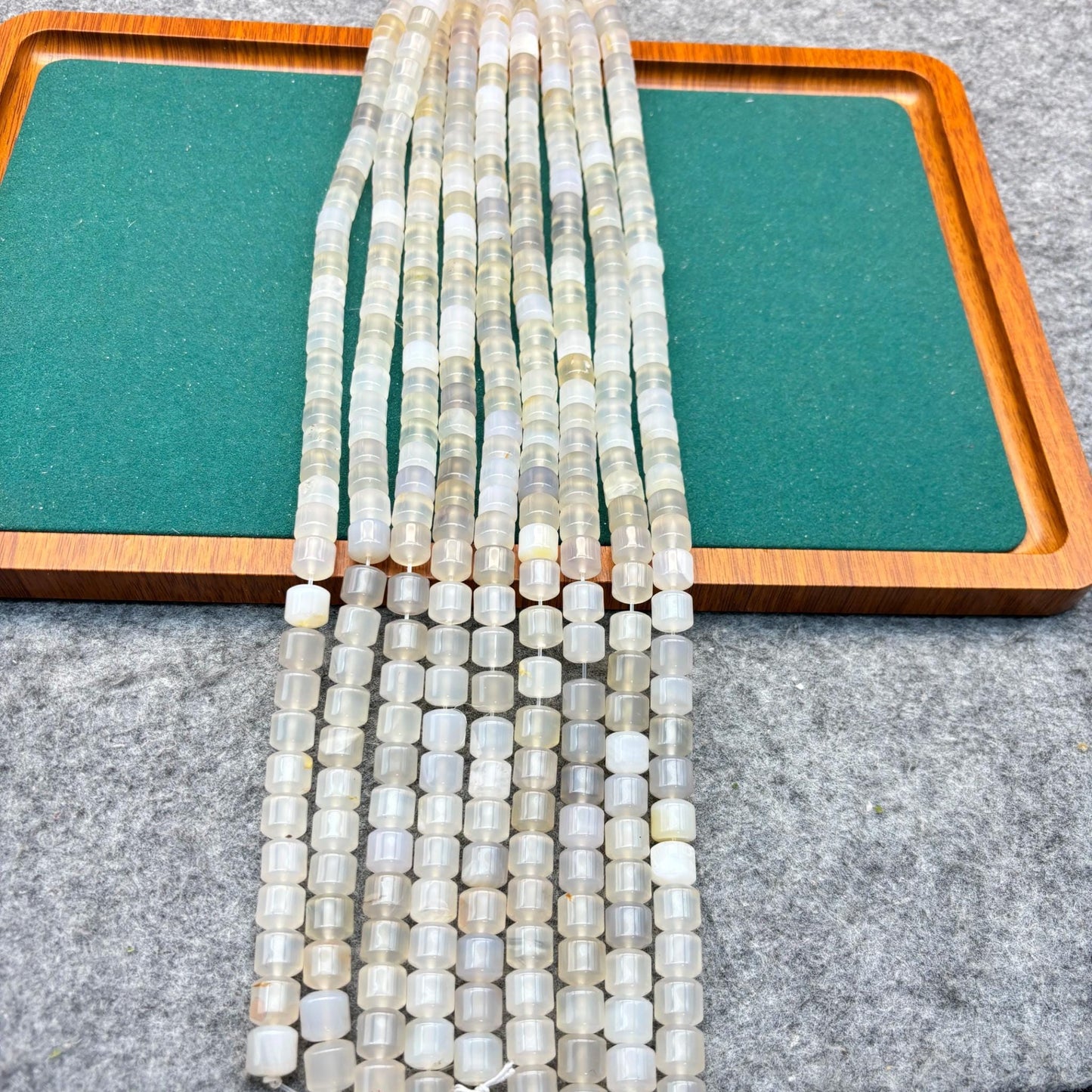 Weiße Achat Heishi Perlen, natürliche Edelsteinrädchen für DIY Schmuck, glänzende Rondelle Perlenstränge für Armbänder & Halsketten