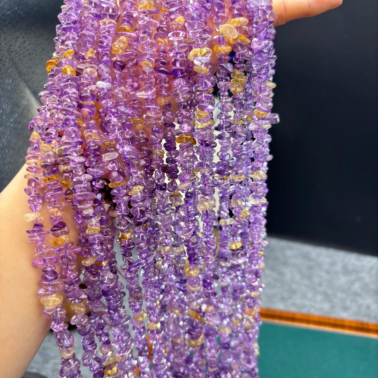 Natürliche Ametrin Chips Perlen, polierte Amethyst Citrin Mix Nuggets, mittig gebohrt, Edelstein Strang für DIY Schmuckherstellung