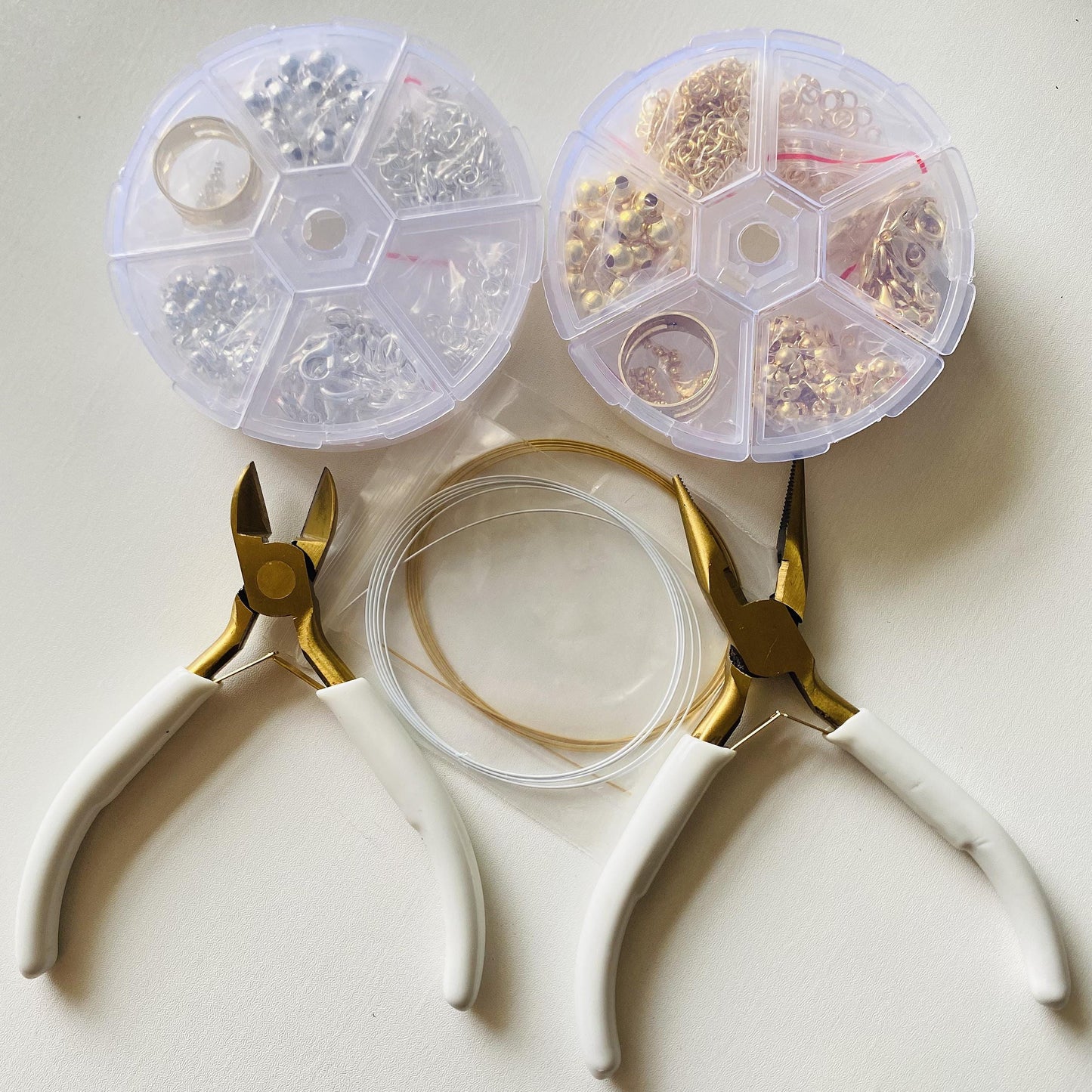 Schmuck Bastelset für Anfänger | DIY Schmuckset mit Zangen, Draht, Zubehör | Starter Kit für Armbänder und Ketten