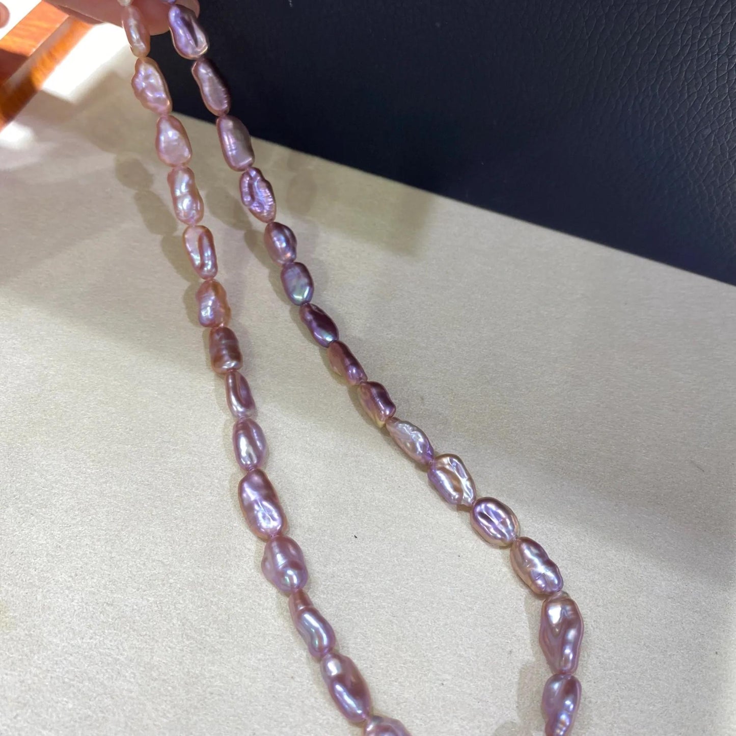 Rosa-lavendelfarbene Nugget-Perlen – Natur Süßwasserperlen mit irisierendem Glanz, handverlesene DIY Perlenkette für Schmuckherstellung