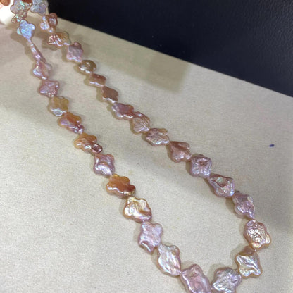 Natürliche Süßwasserperlen vierblättrige Form, unregelmäßige rosa-orange Nuggets, Boho DIY Schmuckmaterial, Strang für Halsketten Armbänder