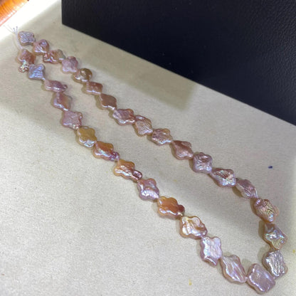 Natürliche Süßwasserperlen vierblättrige Form, unregelmäßige rosa-orange Nuggets, Boho DIY Schmuckmaterial, Strang für Halsketten Armbänder