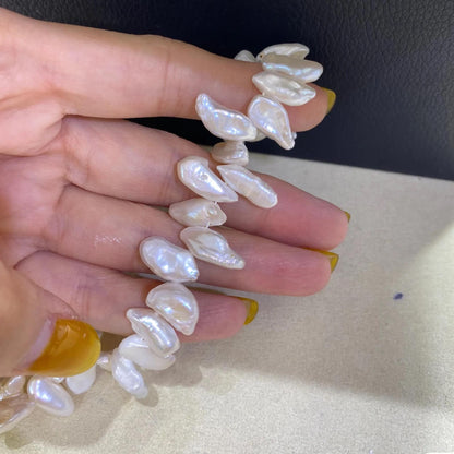 Natürliche Süßwasser Stabperlen, große Biwa Perlen für DIY Schmuck, unregelmäßig, weiß schimmernd, doppelt gebohrt, Perlenstrang