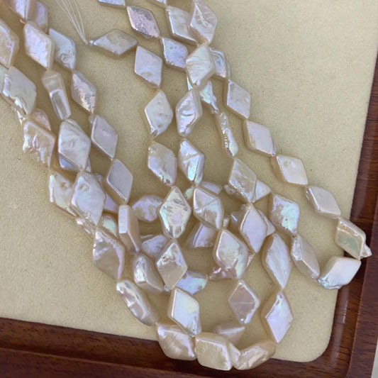 Handgefertigter Strang Champagnerfarben Diamantform Süßwasserperlen Barockperlen lose Perlen für DIY Schmuck Halsketten Armbänder Ohrringe