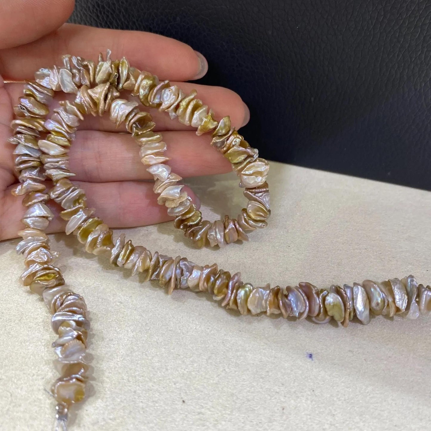 Handgefertigter Strang aus natürlichen unregelmäßigen blassrosa Barock Süßwasserperlen für DIY Schmuck Halsketten Armbänder Ohrringe