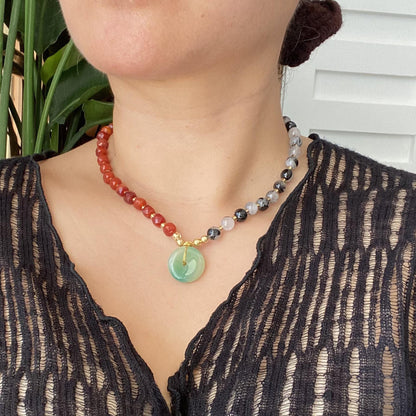 Statement Halskette mit grünem Achat Anhänger · Zweifarbige Edelstein Halskette aus Karneol & Rutilquarz · Handgemachter Choker