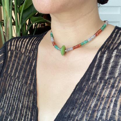 Handgefertigte bunte Achat Halskette mit grünem Anhänger, Naturstein Choker mit 925 Silber Verschluss, Boho Schmuck Geschenk für Frauen