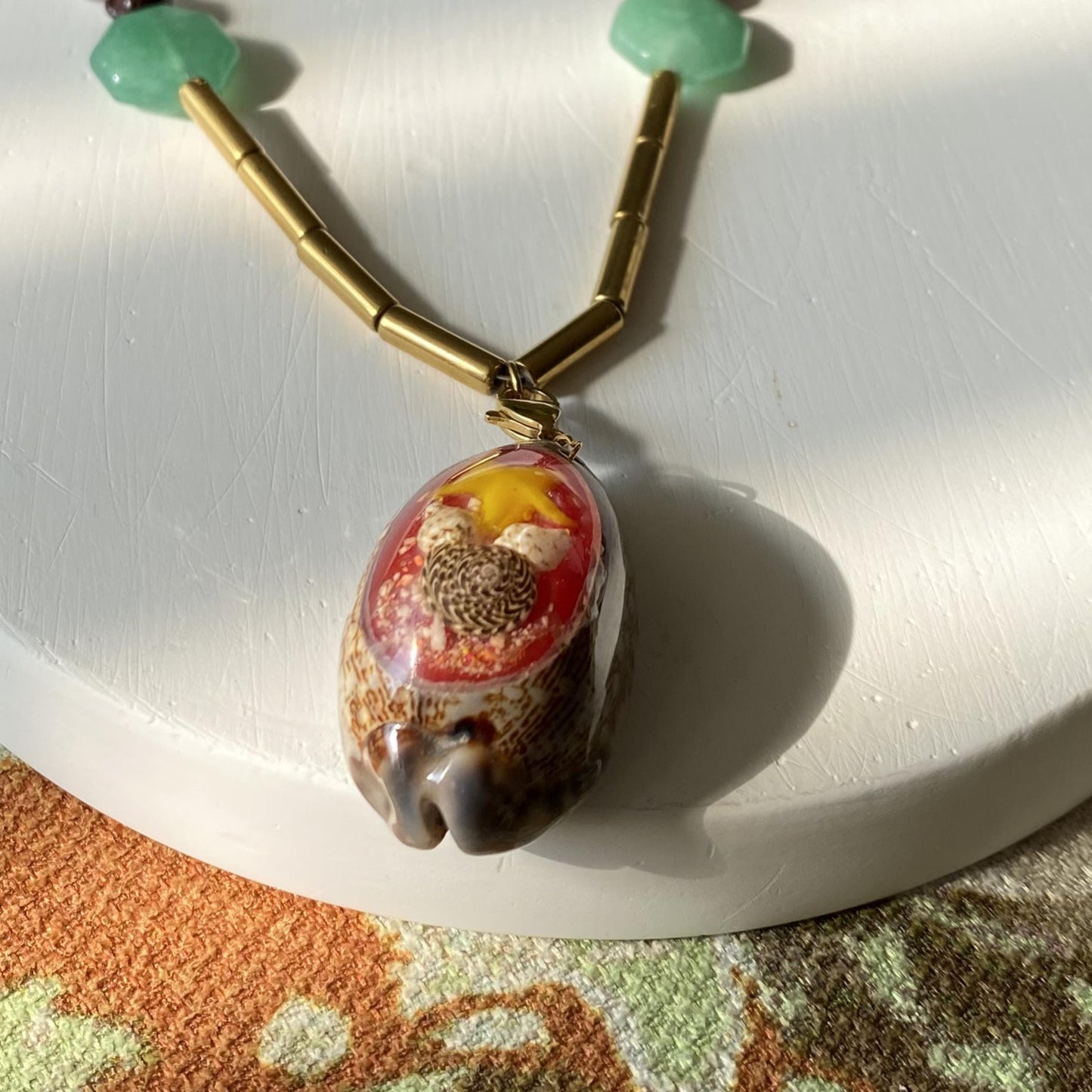 Handgefertigte Edelstein Halskette mit Aventurin, Achat, Rauchquarz, Kristall und Perlmutt, Boho Statement Kette mit Muschel Anhänger