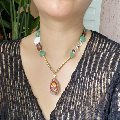 Handgefertigte Edelstein Halskette mit Aventurin, Achat, Rauchquarz, Kristall und Perlmutt, Boho Statement Kette mit Muschel Anhänger