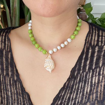 Handgefertigte bunte Perlenkette mit Muschelanhänger, Boho Choker, Sommer Statement Schmuck, Geschenk für Frauen