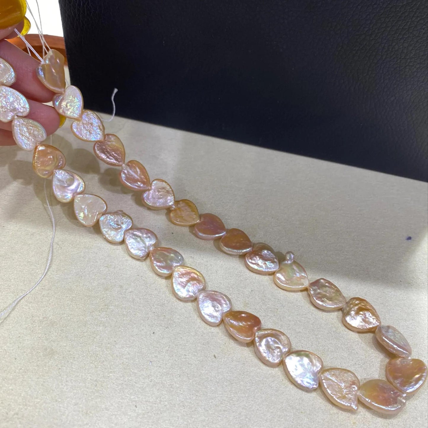 Orangefarbene Herz Süßwasserperlen für DIY Schmuck, flache Barockperlen Strang zum Basteln, Chunky Herz Perlen groß & unregelmäßig