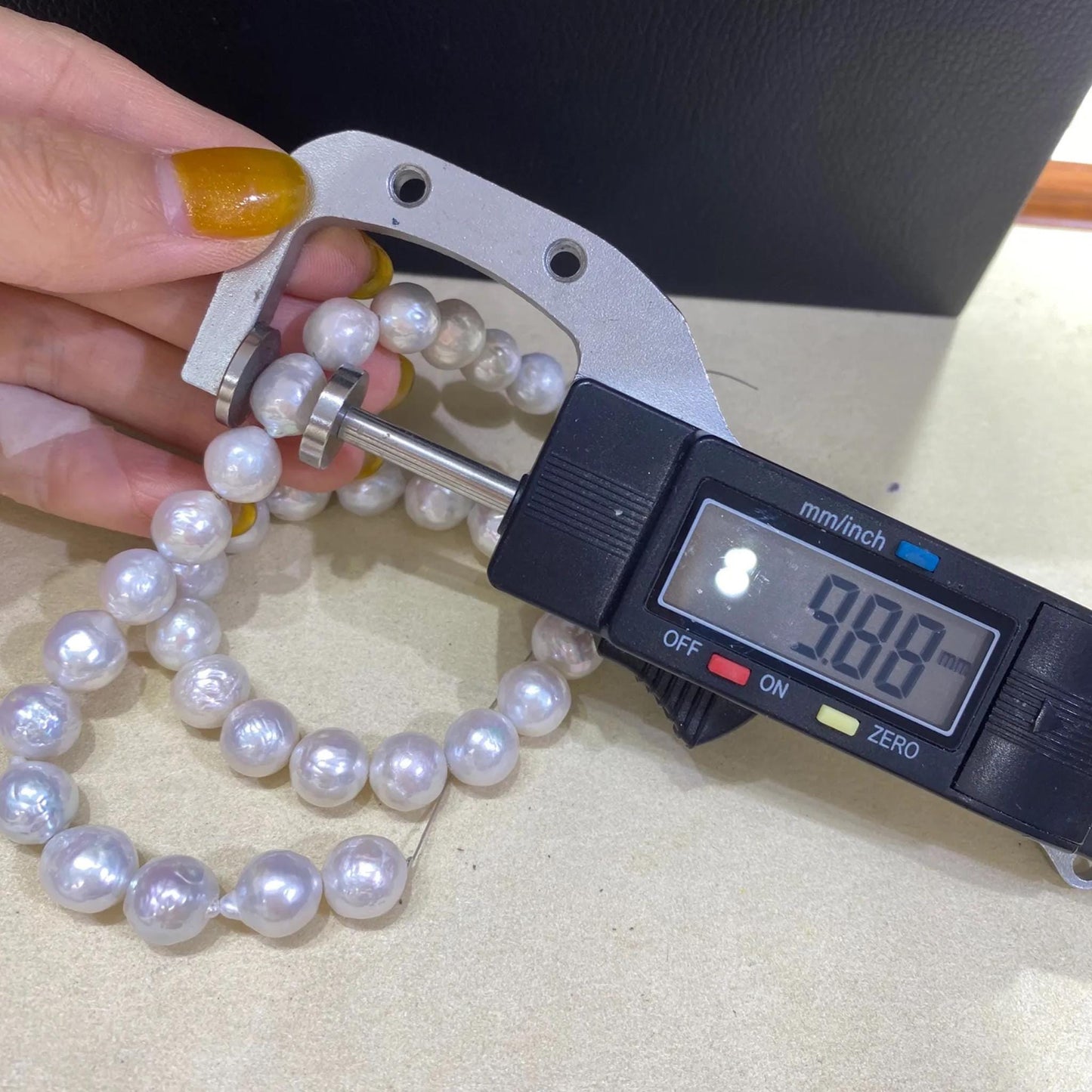 Silberblaue Süßwasserperlen für Schmuckherstellung –große nahezu runde Perlenstränge, glänzende DIY Perlen ca. 9mm für Halsketten  Armbänder