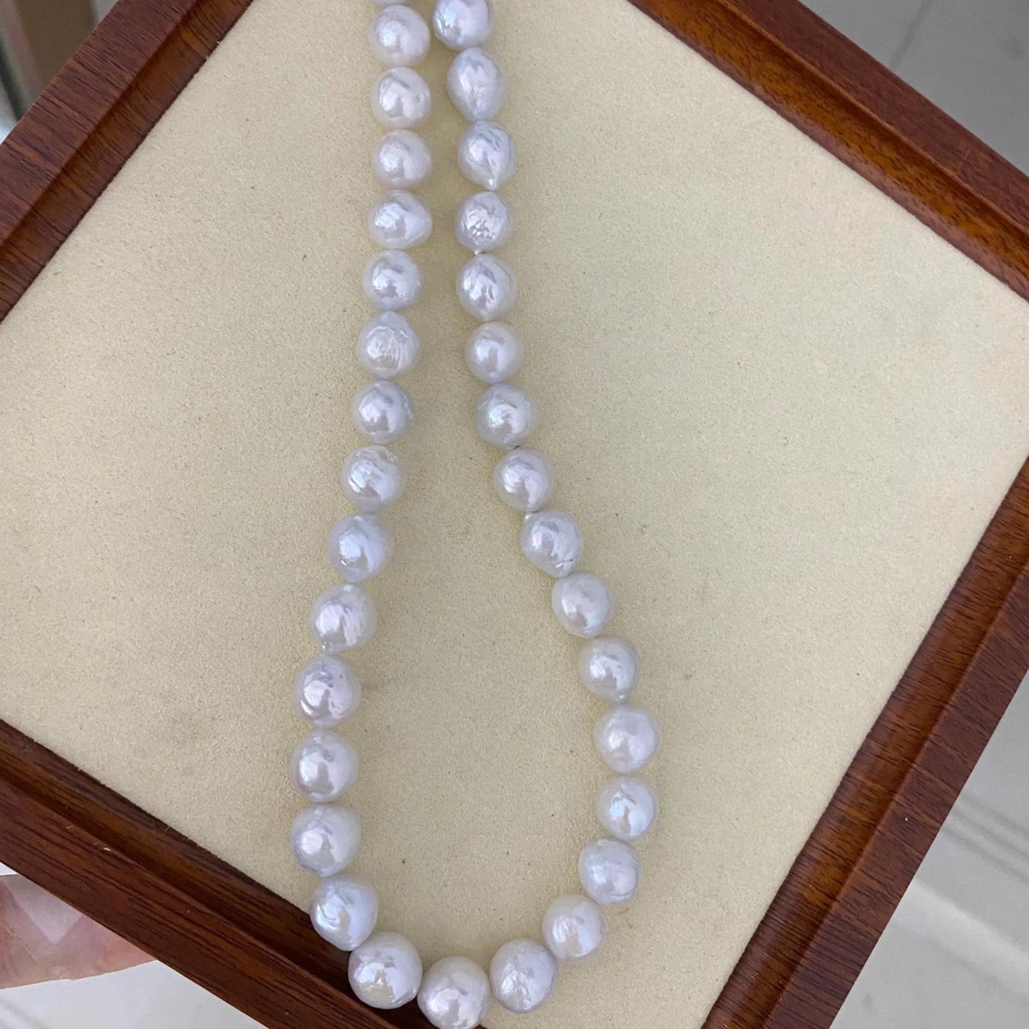 Silberblaue Süßwasserperlen für Schmuckherstellung –große nahezu runde Perlenstränge, glänzende DIY Perlen ca. 9mm für Halsketten  Armbänder