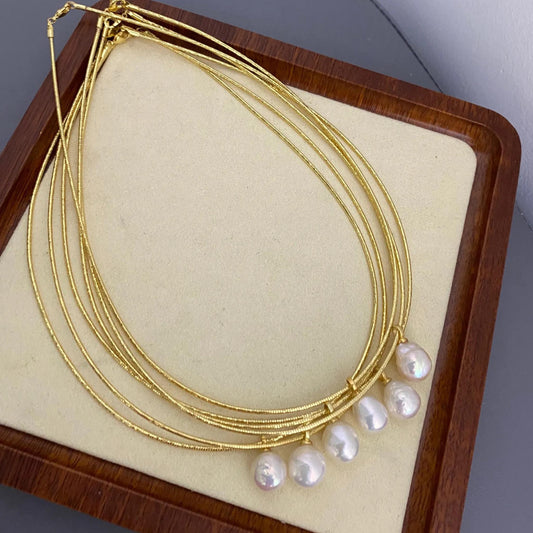 Handgemachte Kette mit Barock Süßwasserperle und goldener Schlangenkette, Einzelne große Perlenanhänger, Minimalistisches Schmuckgeschenk