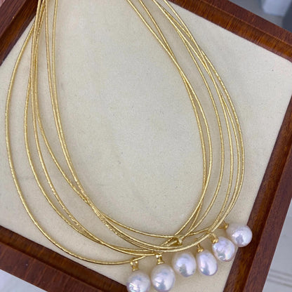 Handgemachte Kette mit Barock Süßwasserperle und goldener Schlangenkette, Einzelne große Perlenanhänger, Minimalistisches Schmuckgeschenk