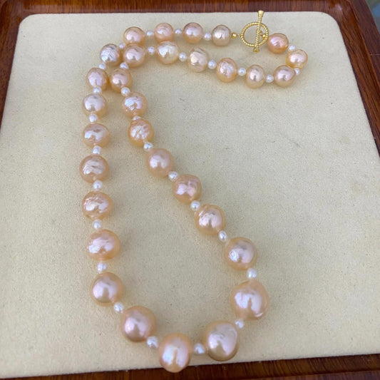 Handgemachte Süßwasserperlen Halskette in Pfirsichton mit Goldverschluss Barockperlen Statement Schmuck Chunky Rundperlen Geschenkidee