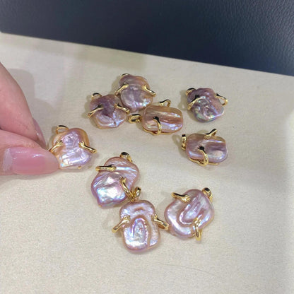 Handgefertigter Barockperlen Anhänger in Lila mit goldener Krallenfassung – Unregelmäßige Perlen für DIY Schmuck und Halsketten