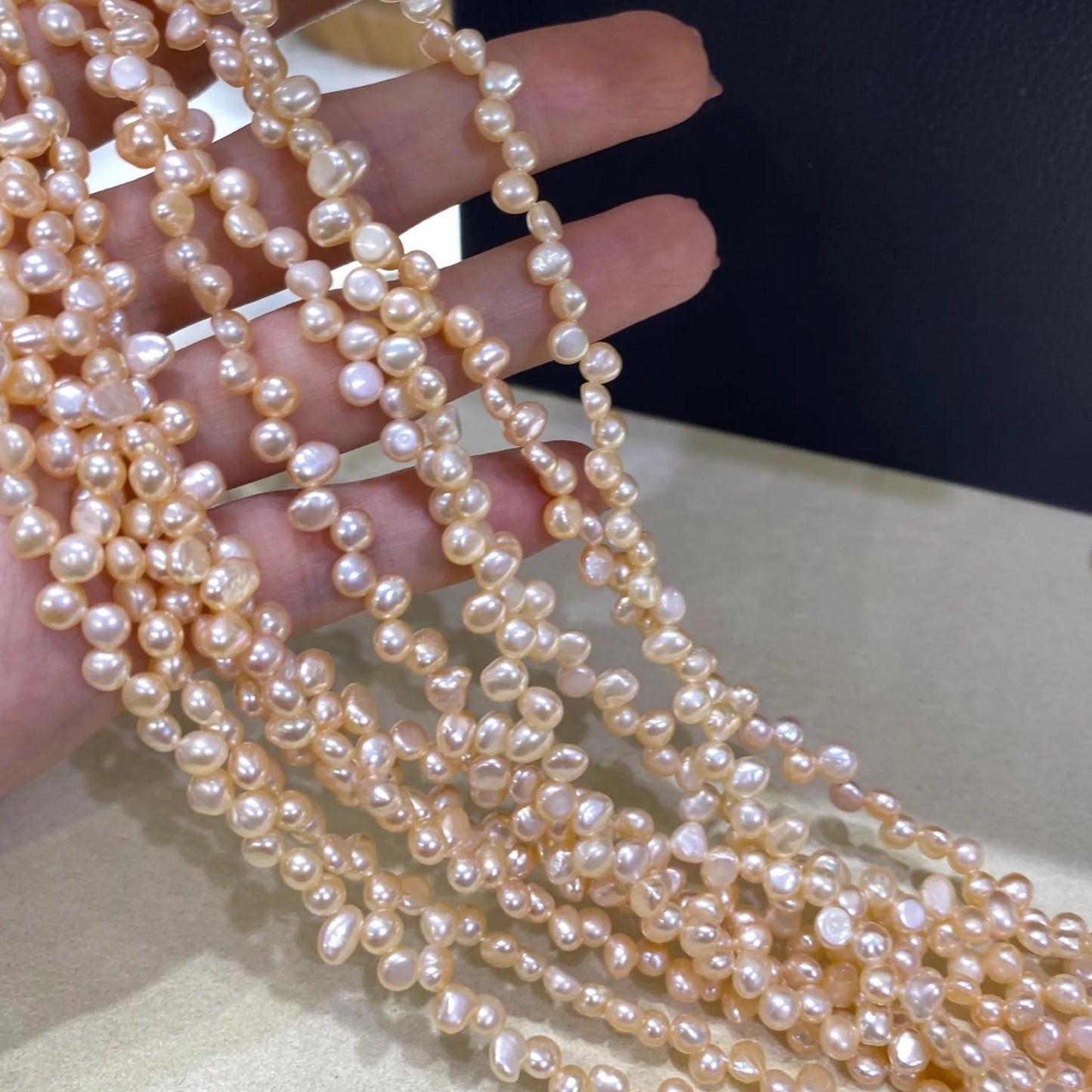 Pfirsichfarbene Barockperlen mit schrägem Bohrloch, natürliche Süßwasserperlen für Schmuckherstellung, kleine Blütenform DIY Perlenstrang