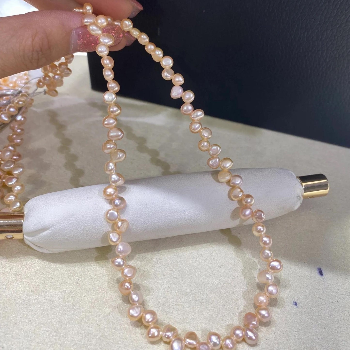 Pfirsichfarbene Barockperlen mit schrägem Bohrloch, natürliche Süßwasserperlen für Schmuckherstellung, kleine Blütenform DIY Perlenstrang