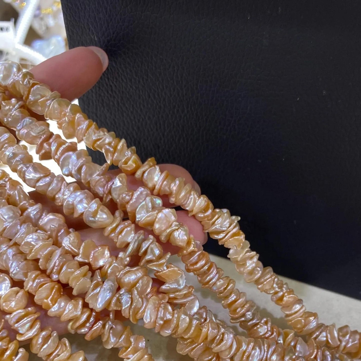 Natürliche Barockperlen in Orangeton – Blütenförmige Süßwasser-Keshi-Perlen für DIY-Schmuck & Boho-Design, ca. 38cm Strang