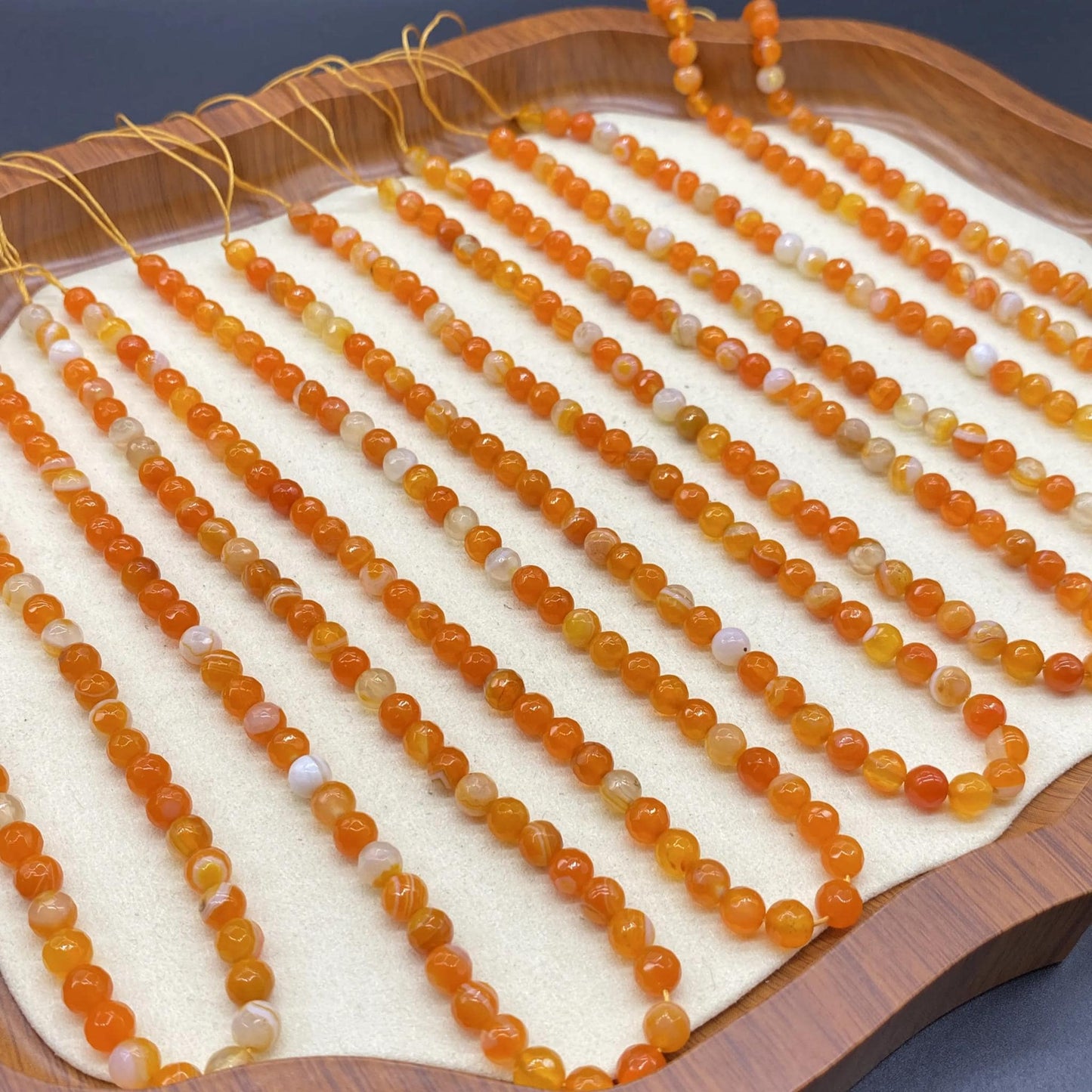 Facettierte orange Achatperlen für DIY Schmuckherstellung, runde geschnittene Edelsteine, banded Muster, ca. 6mm, Strang ca. 38cm