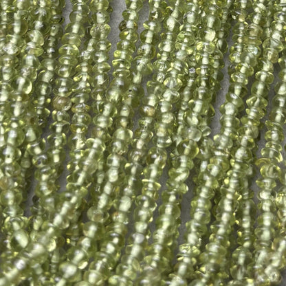 Natürliche Peridot Edelstein Perlen aus Indien, grüne Mikro Rundperlen für DIY Schmuckherstellung, Spacer Strang ca. 36cm lang