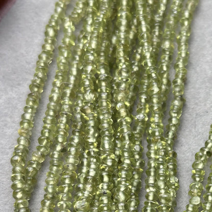 Natürliche Peridot Edelstein Perlen aus Indien, grüne Mikro Rundperlen für DIY Schmuckherstellung, Spacer Strang ca. 36cm lang