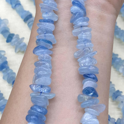 Natürliche Blauquarz-Chip-Perlen – Unregelmäßige Nugget-Edelsteinperlen mit Mittelbohrer, für die DIY-Schmuckherstellung, Strang 38 cm, 12 mm