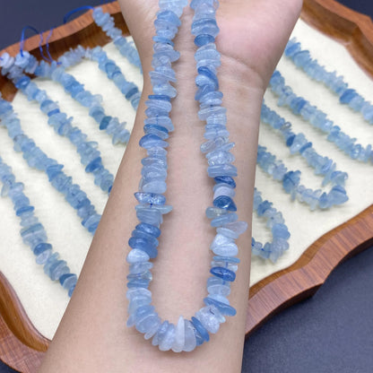 Natürliche Blauquarz-Chip-Perlen – Unregelmäßige Nugget-Edelsteinperlen mit Mittelbohrer, für die DIY-Schmuckherstellung, Strang 38 cm, 12 mm