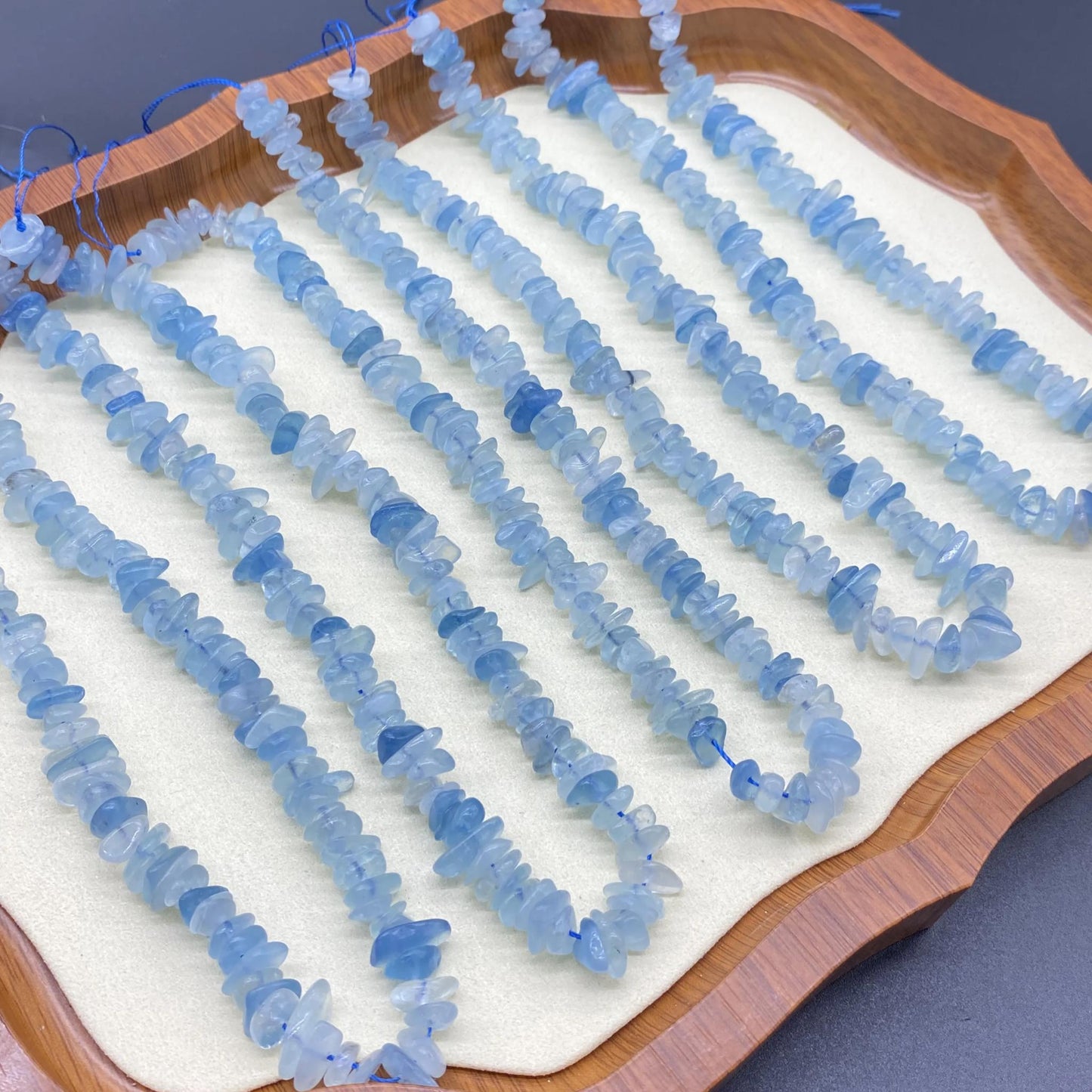 Natürliche Blauquarz-Chip-Perlen – Unregelmäßige Nugget-Edelsteinperlen mit Mittelbohrer, für die DIY-Schmuckherstellung, Strang 38 cm, 12 mm
