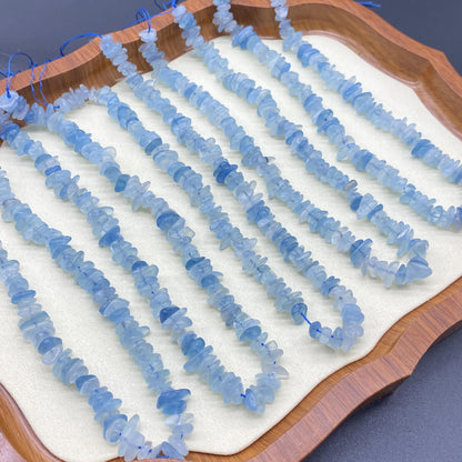 Natürliche Blauquarz-Chip-Perlen – Unregelmäßige Nugget-Edelsteinperlen mit Mittelbohrer, für die DIY-Schmuckherstellung, Strang 38 cm, 12 mm
