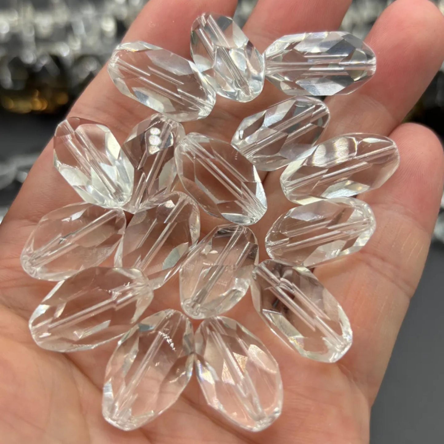 Große facettierte Bergkristall Ovalperle – Einzelstück als Anhänger oder Top-Bead für DIY-Schmuck, Boho-Designs & Kettenprojekte