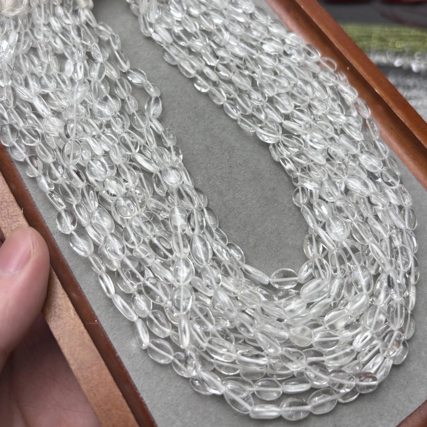 Natürliche klare Quarz Ovalperlen für Schmuckherstellung, polierte Eiform Edelsteine aus Indien, Edelsteinstrang ca. 38cm