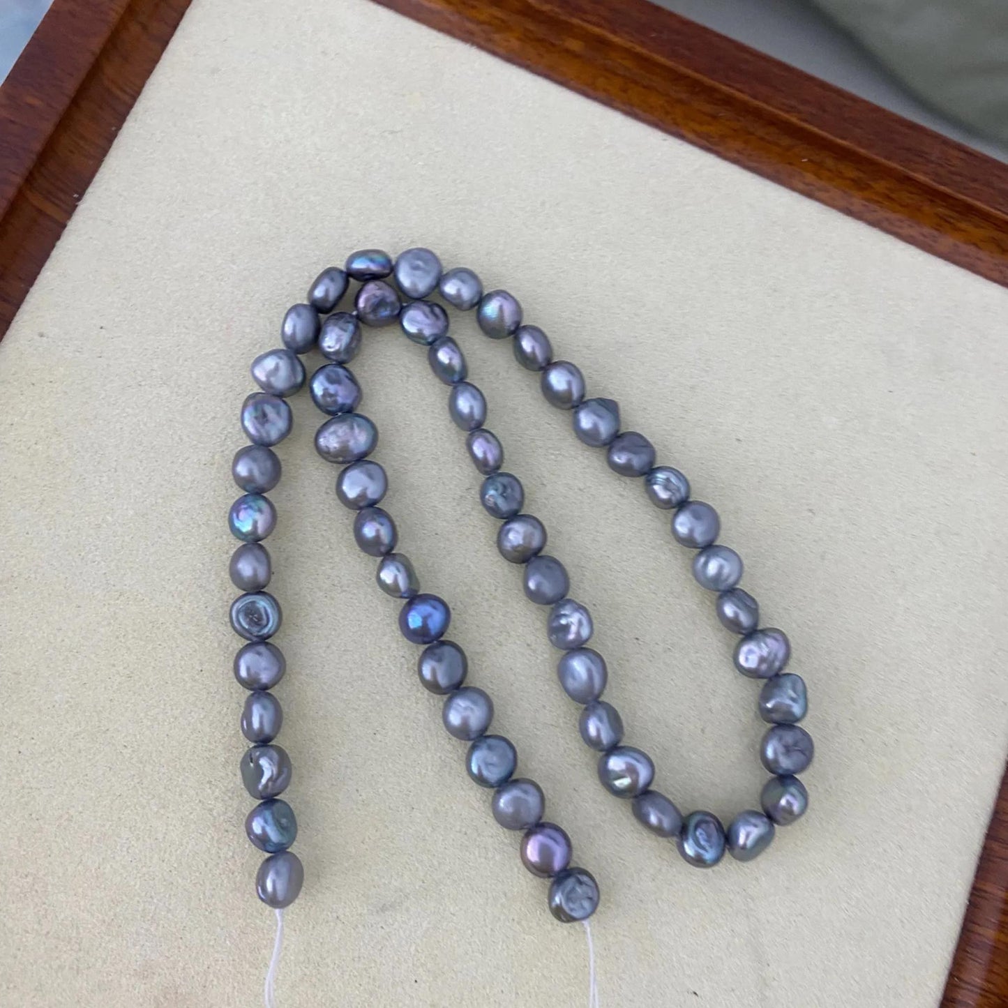 Barocke Süßwasserperlen in Blau-Grau für Schmuckherstellung, DIY Perlenstrang mit Metallic-Glanz für Armbänder, Ketten & Ohrringe