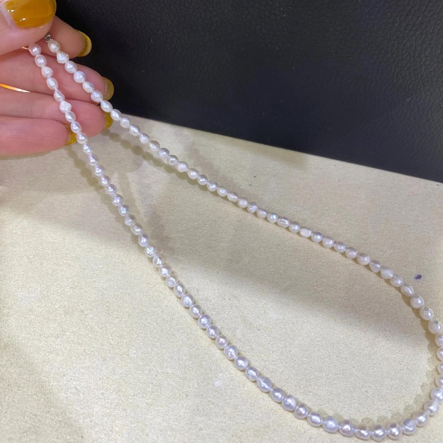 Natürliche Süßwasserperlen in Weiß, unregelmäßige Reisperlen für DIY-Schmuck, kleine Nugget Perlen für Armband Halskette Bastelideen