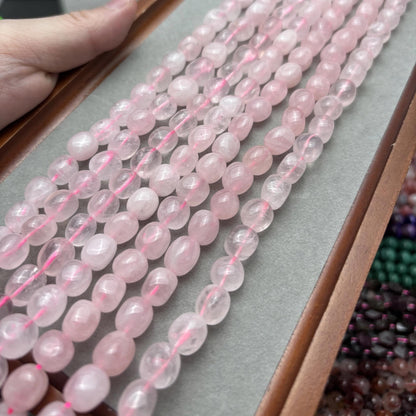 Rosa Rosenquarz Nugget Perlen für Schmuckherstellung, naturbelassene unregelmäßige Kristallperlen, 38cm Strang für DIY Projekte