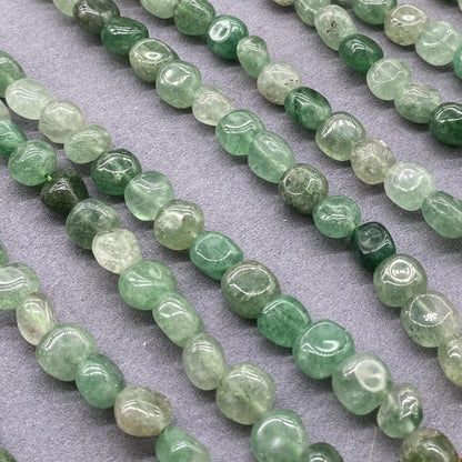 Natürliche grüne Strawberry-Quarz Perlen Strang–Unregelmäßige Nugget Edelsteinperlen für Schmuckherstellung, DIY Armband Halskette