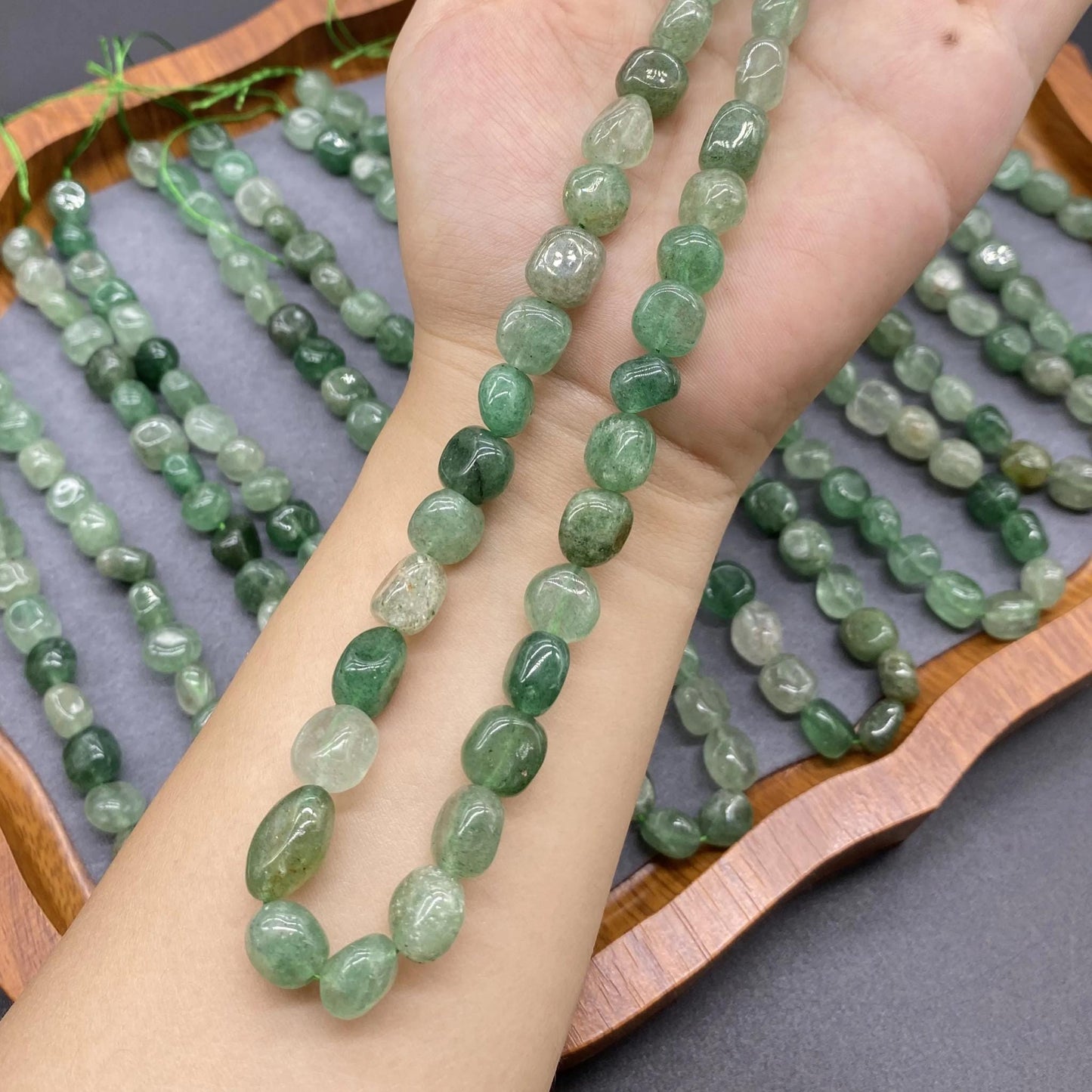 Natürliche grüne Strawberry-Quarz Perlen Strang–Unregelmäßige Nugget Edelsteinperlen für Schmuckherstellung, DIY Armband Halskette