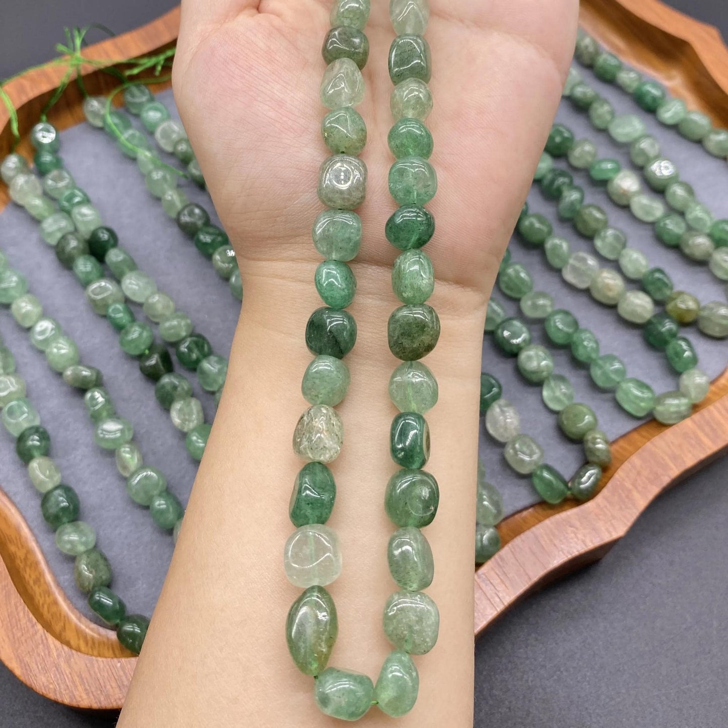 Natürliche grüne Strawberry-Quarz Perlen Strang–Unregelmäßige Nugget Edelsteinperlen für Schmuckherstellung, DIY Armband Halskette