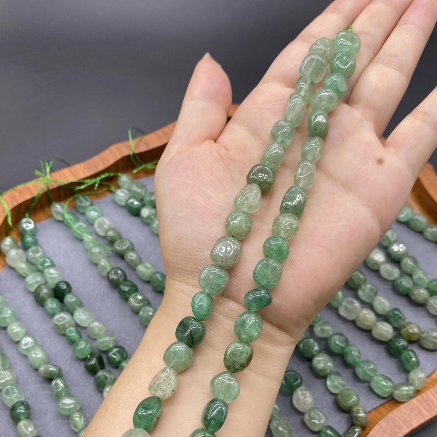 Natürliche grüne Strawberry-Quarz Perlen Strang–Unregelmäßige Nugget Edelsteinperlen für Schmuckherstellung, DIY Armband Halskette