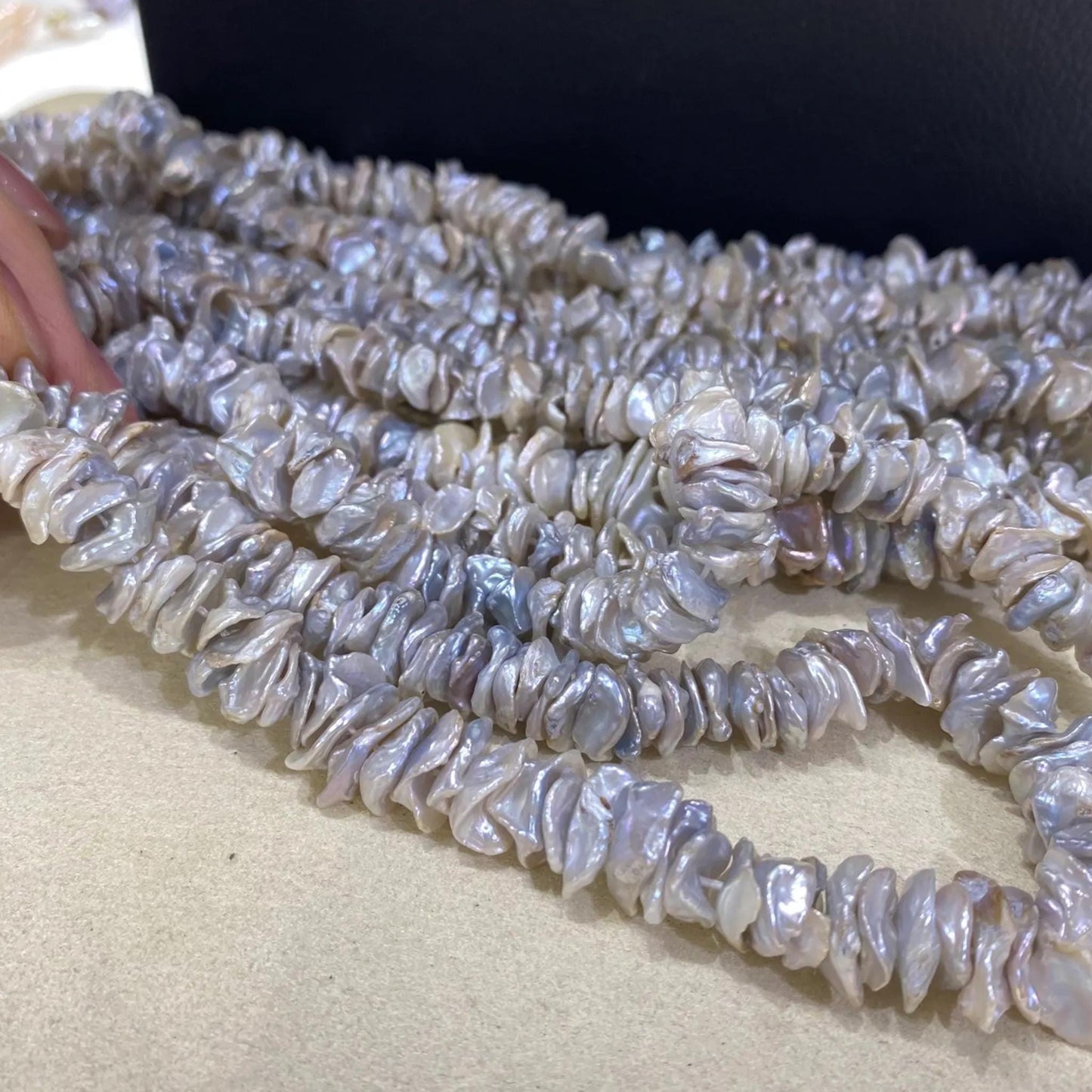 Natürliche Barockperlen Silberblau auf Strang, Unregelmäßige Keshi Süßwasserperlen gebohrt für DIY Schmuck, Petal Pearls 40cm