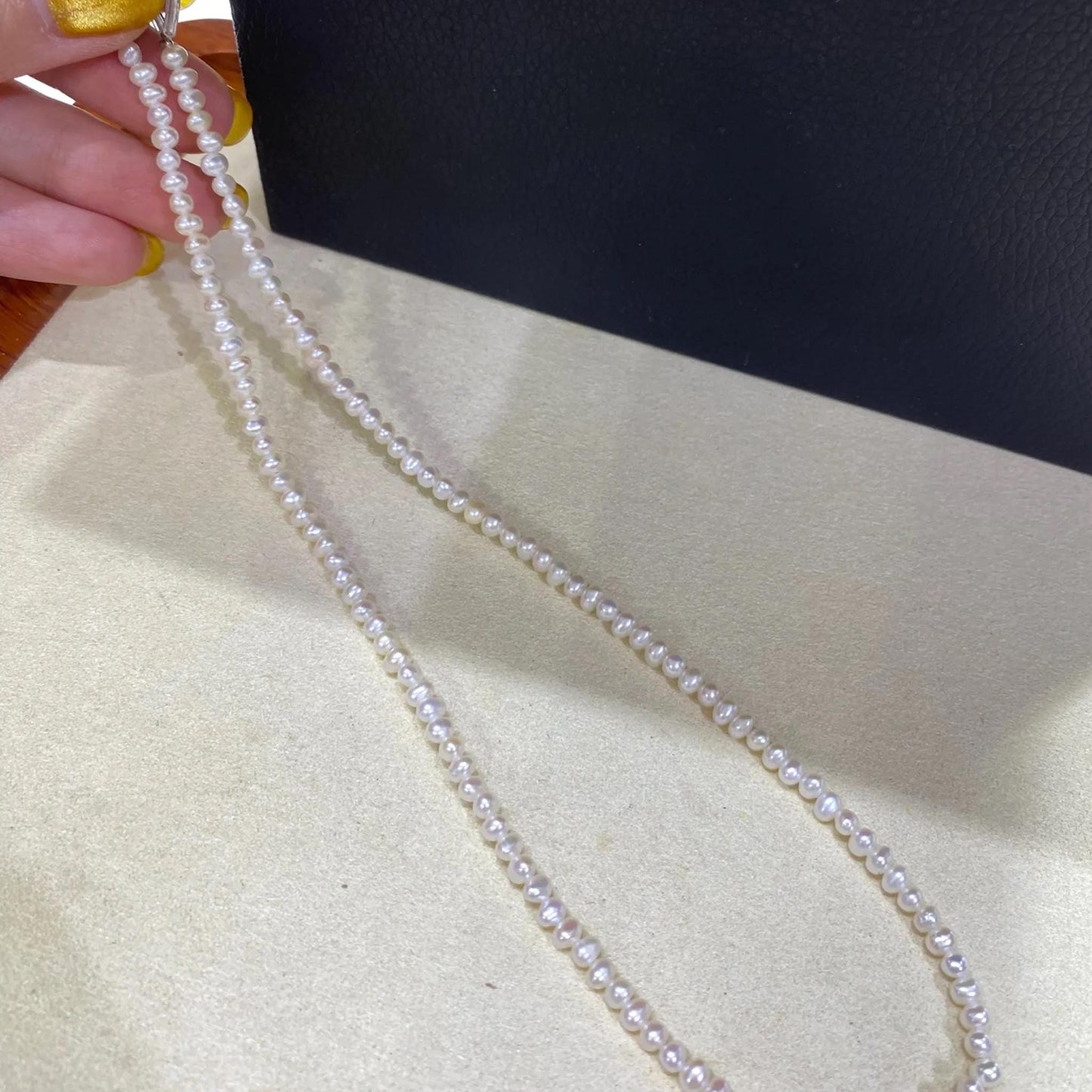 Weiße ovale Süßwasserperlen für DIY Schmuck, natürliche Reisperlen mit Glanz für Armbänder Ketten Ohrringe Bastelbedarf Perlenstrang