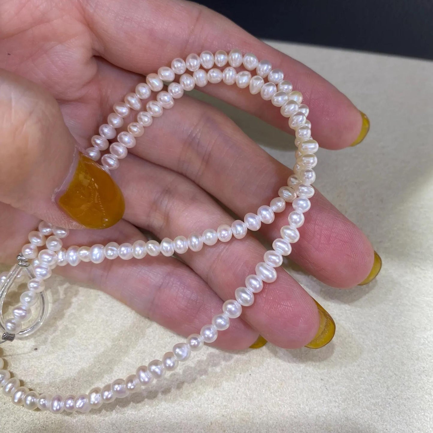 Weiße ovale Süßwasserperlen für DIY Schmuck, natürliche Reisperlen mit Glanz für Armbänder Ketten Ohrringe Bastelbedarf Perlenstrang