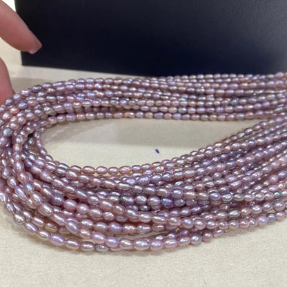 Natürliche Süßwasserperlen in Lavendelfarbe für DIY Schmuck, Kleine Reisform Perlen Strang, Oval Beads für Armbänder und Halsketten